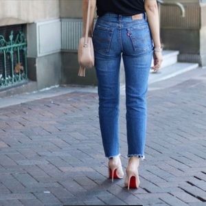 Levi’s | Wedgie Skinny 30 Blue Raw Hem